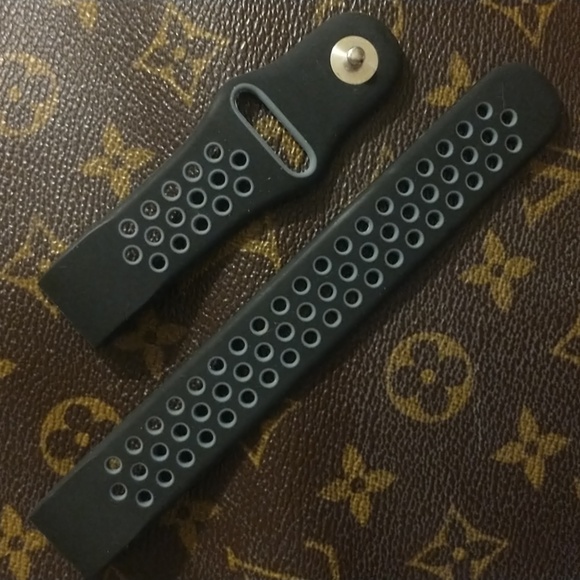 FITBIT HM Charge 2 interchangeable Silicone Black & Grey Wristwatch Sports Band - Picture 2 of 7